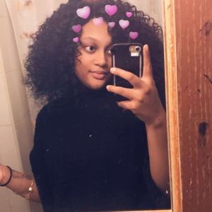 Meet your Posher, Dominique